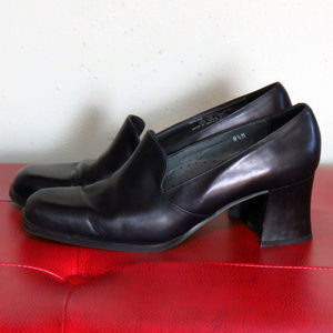 NICKELS Leather Navy Pumps - EUC - Size 8.5 M
